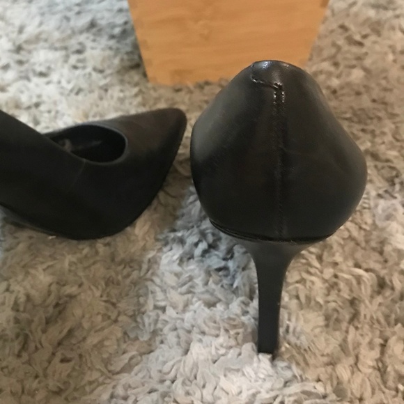 BCBGeneration Pointed Toe  Black Pumps Heel 6B/36 - Picture 5 of 5